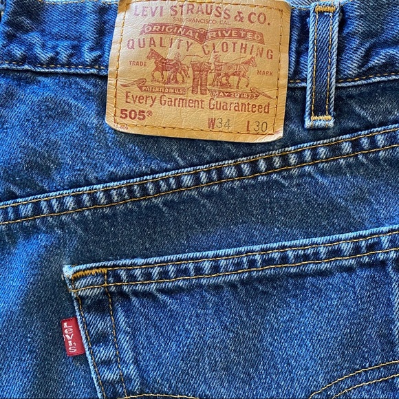 Dark wash Levi's - Picture 4 of 5